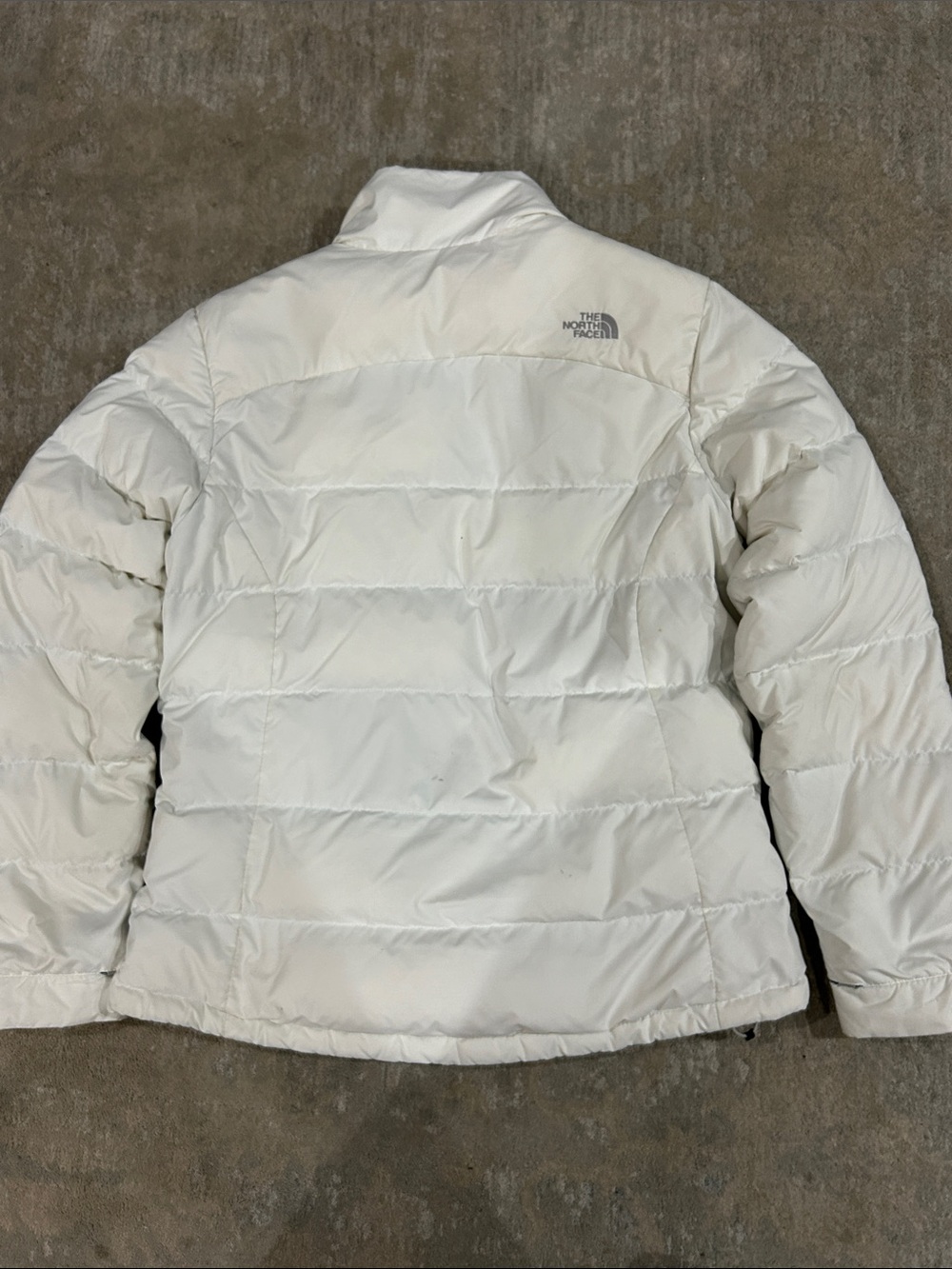 The North Face Women's White Quilted Puffer Jacket - Picture 8 of 8